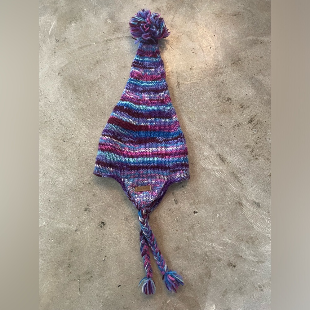 Lucy IbuRG handmade Bolivian winter “elf” hat 100% wool youth/adult